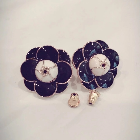 Flower Blossom Stud Earrings - Picture 2 of 6